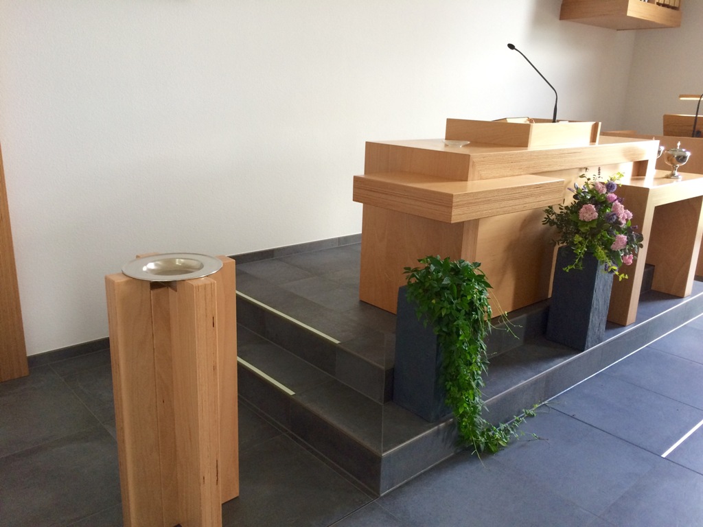 Taufstock der neu erbauten Kirche in Bernburg (Sachsen-Anhalt), 2015